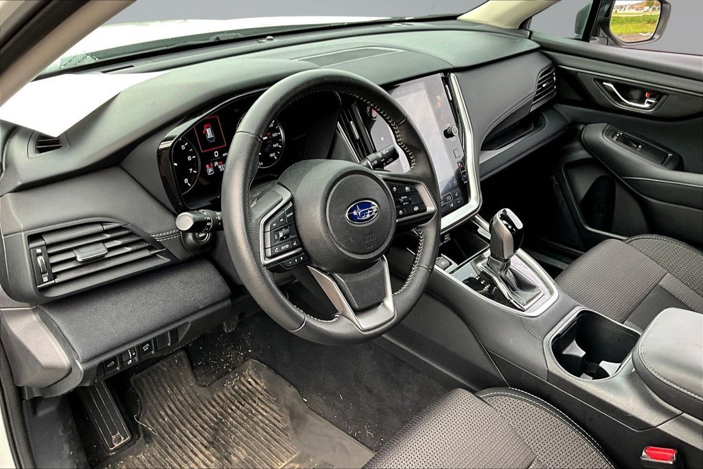 Used 2025 Subaru Outback Premium AWD/4WD image 17