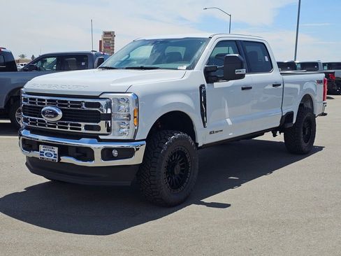 New 2026 Ford F250 XLT w/ FX4 Off-Road Package AWD/4WD image 3