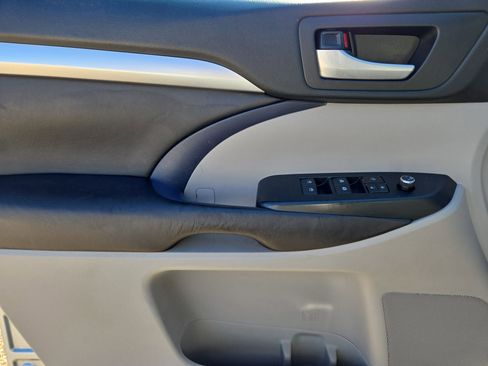 Used 2017 Toyota Highlander XLE FWD image 15