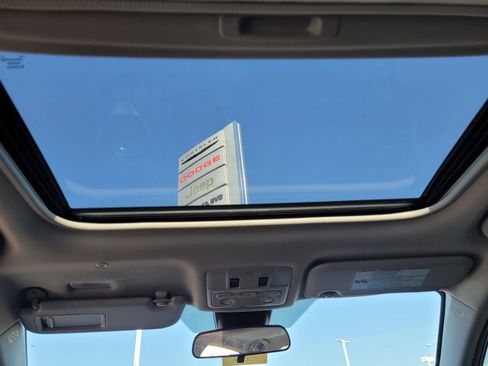 Used 2018 Toyota Corolla SE image 19