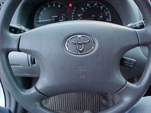 Used 2002 Toyota Camry LE w/ Pkg 2 FWD image 26