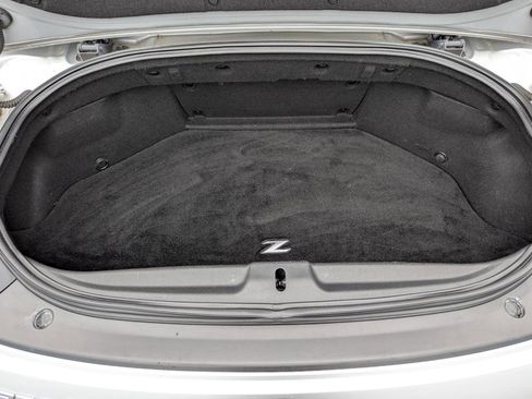 Used 2010 Nissan 370Z Touring w/ Sport Pkg RWD image 37