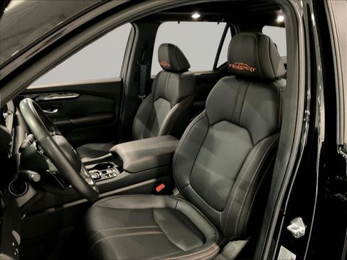 Used 2025 Honda Pilot TrailSport image 21