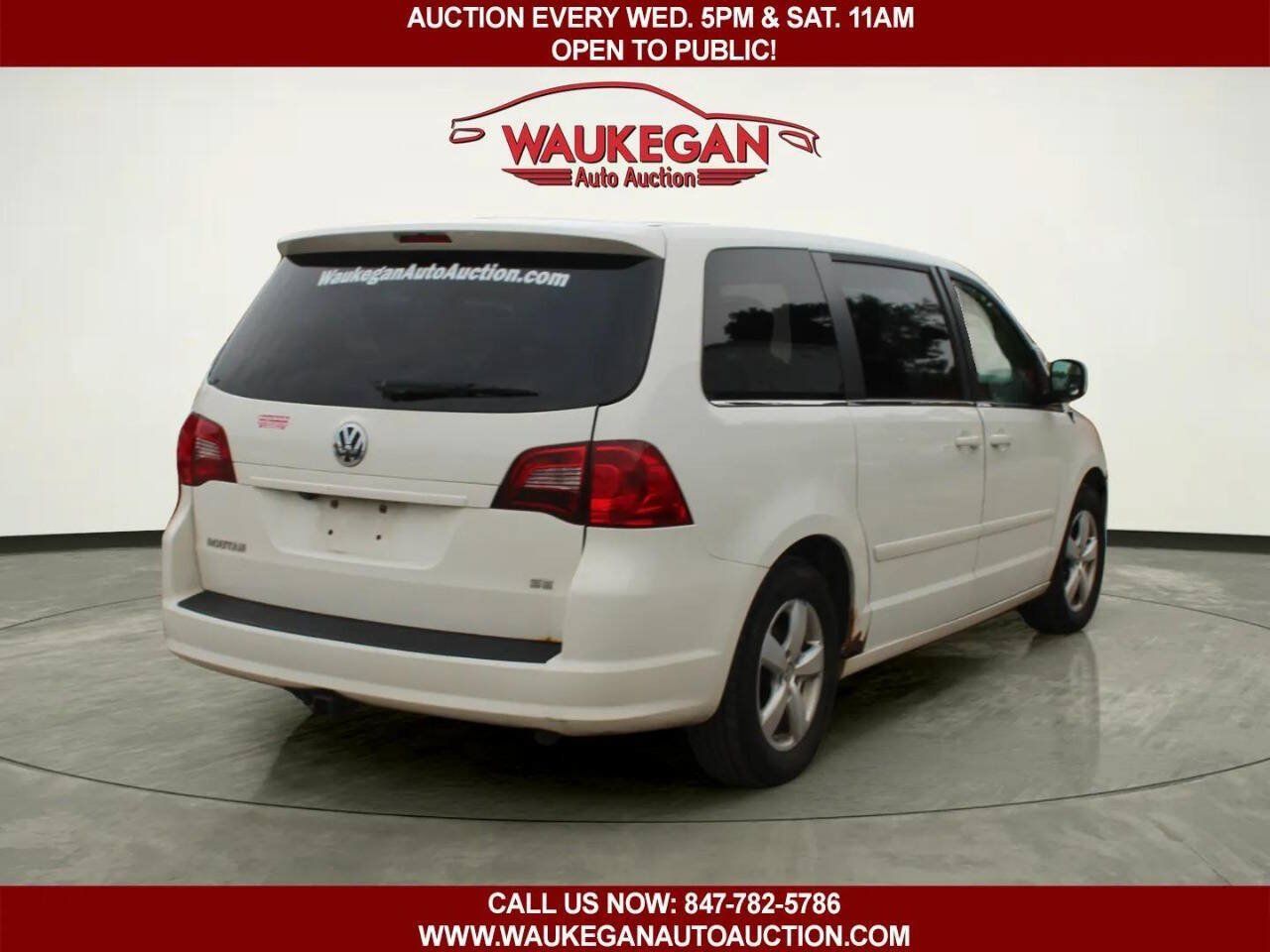 Used 2010 Volkswagen Routan SE FWD image 5