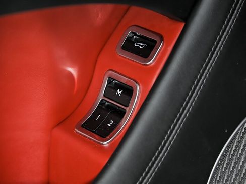 Used 2017 Bentley Bentayga AWD/4WD image 2