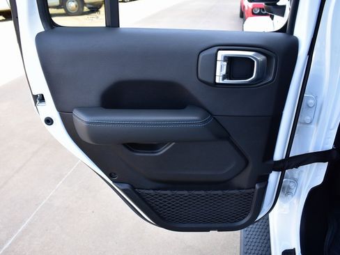 Used 2024 Jeep Wrangler High Altitude image 21