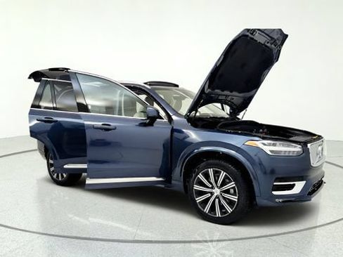 Used 2024 Volvo XC90 B5 Core AWD/4WD image 11