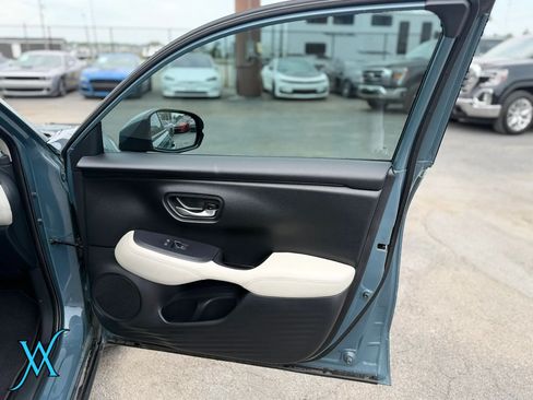 Used 2025 Honda HR-V LX image 21
