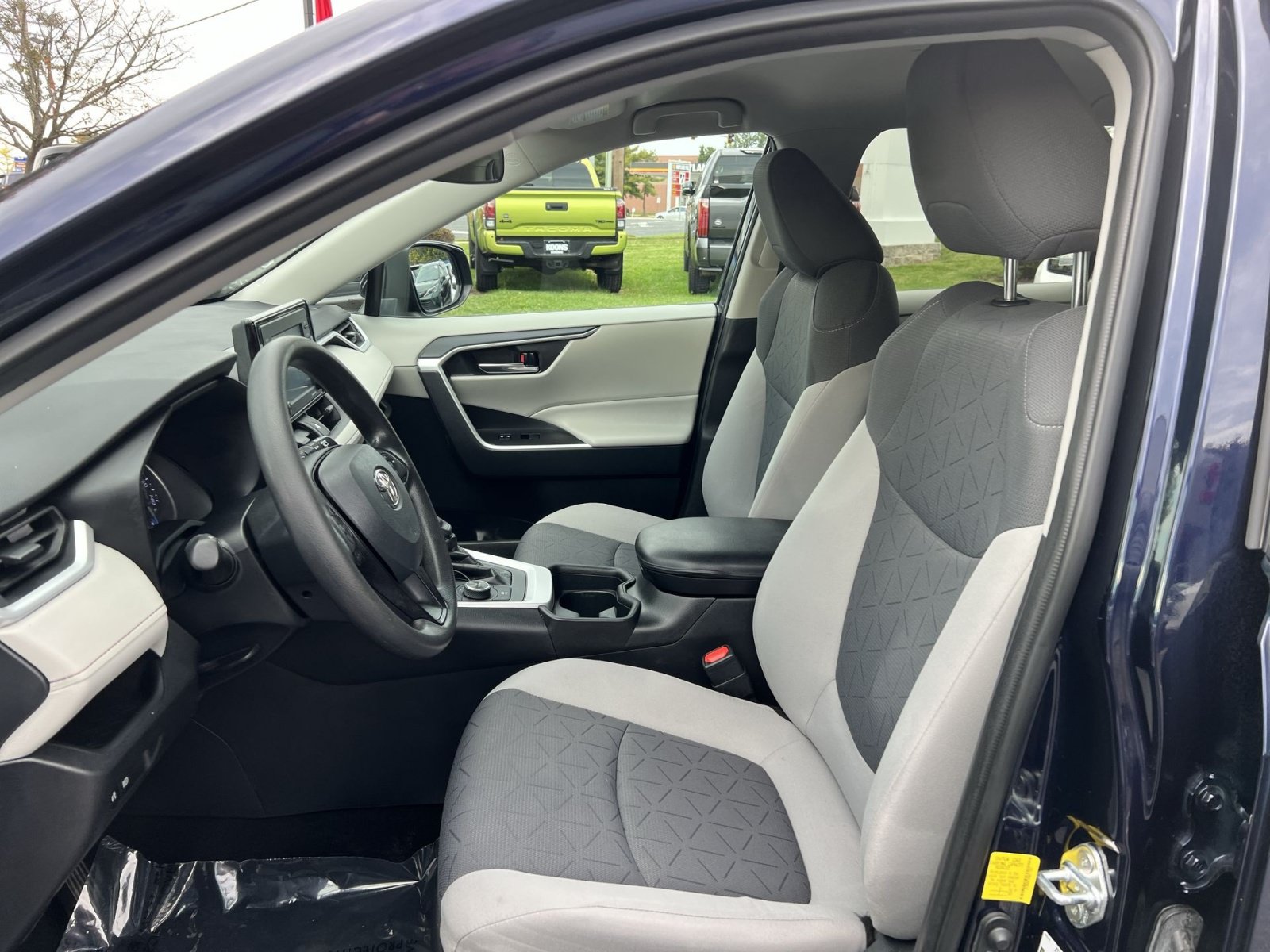 Used 2021 Toyota RAV4 XLE AWD/4WD image 13