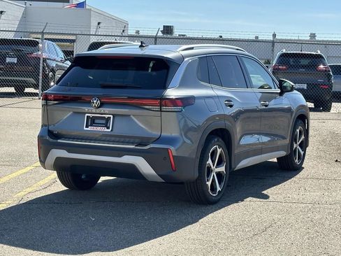 New 2025 Volkswagen Tiguan SE FWD image 5