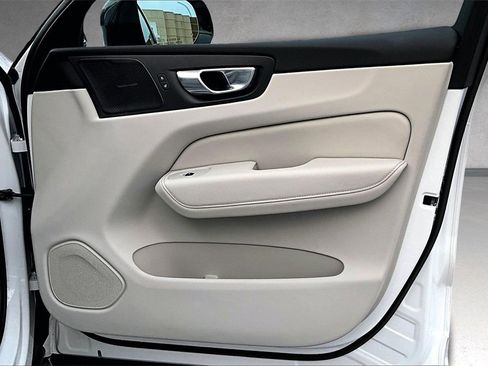 Used 2023 Volvo XC60 B5 Plus w/ Climate Package image 27