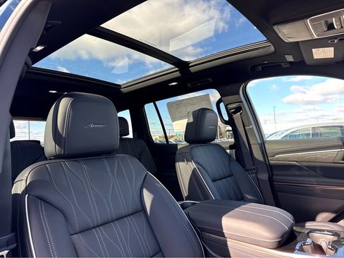 New 2026 Buick Enclave Avenir w/ Super Cruise Package image 5