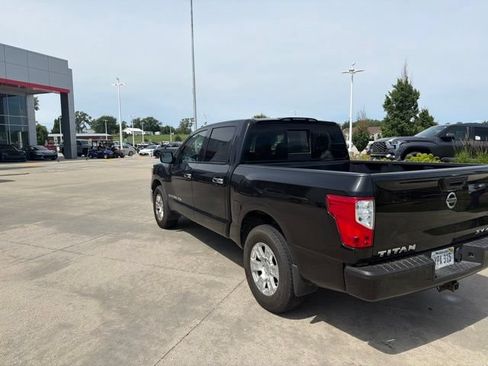 Used 2018 Nissan Titan SV w/ SV Convenience Package AWD/4WD image 6