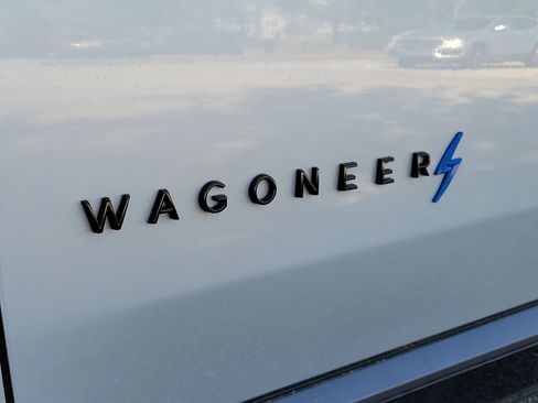 Used 2024 Jeep Wagoneer Launch Edition image 10