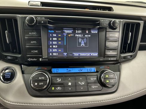 Used 2018 Toyota RAV4 XLE AWD/4WD image 14