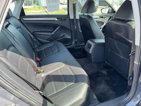 Used 2018 Volkswagen Passat 2.0T R-Line FWD image 24