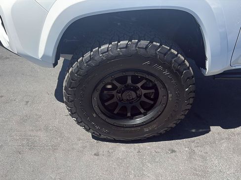 Used 2020 Toyota Tacoma TRD Sport w/ Technology Package AWD/4WD image 10