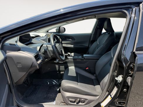 Used 2025 Toyota Prius XLE FWD image 10