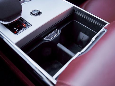 Used 2025 Land Rover Range Rover SE image 61