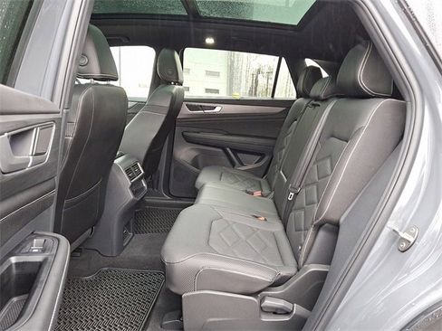 Used 2024 Volkswagen Atlas Cross Sport SE w/ Panoramic Sunroof Package image 10