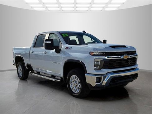 Used 2024 Chevrolet Silverado 2500 LT image 2