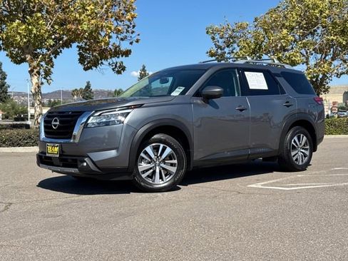 Used 2022 Nissan Pathfinder SL image 2