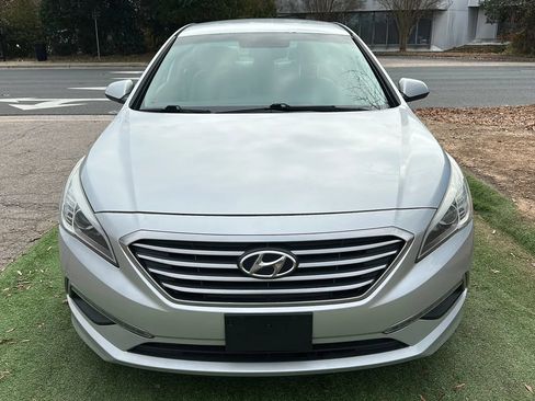 Used 2015 Hyundai Sonata SE w/ Option Group 09 FWD image 2