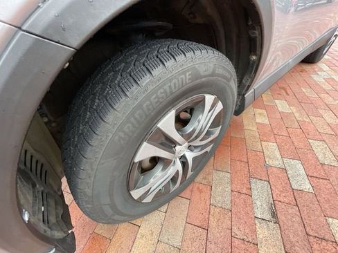 Used 2018 Toyota RAV4 LE FWD image 25