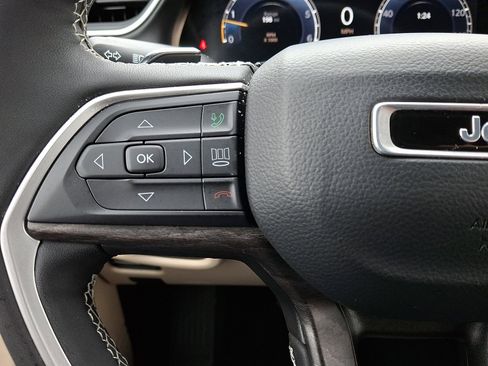 Certified 2023 Jeep Grand Cherokee Limited image 21