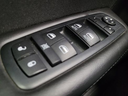 Used 2016 Chrysler 200 Limited w/ Anniversary Edition image 27