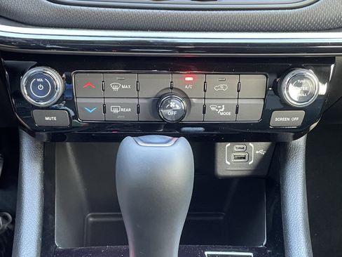 New 2026 Jeep Compass Latitude image 26