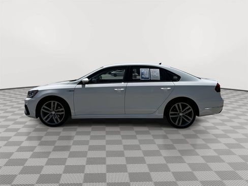 Used 2018 Volkswagen Passat 2.0T R-Line FWD image 3