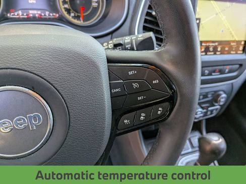 Used 2023 Jeep Cherokee Altitude Lux AWD/4WD image 27