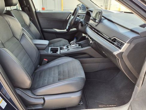 Used 2024 Mitsubishi Outlander SE AWD/4WD image 9