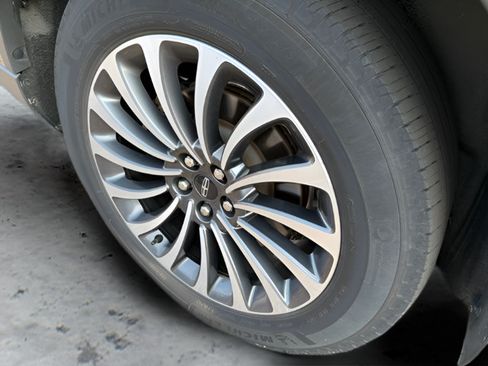 Used 2024 Lincoln Aviator AWD w/ Premium Package image 11