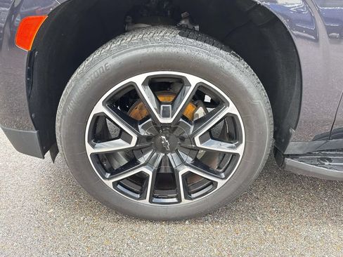 Used 2024 Chevrolet Suburban RST RWD image 4