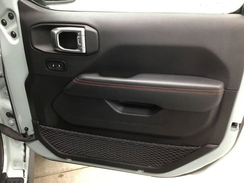 Used 2024 Jeep Wrangler Rubicon image 37