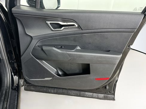 Used 2025 Kia Sportage LX image 31