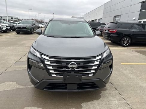 Used 2024 Nissan Rogue SV image 2