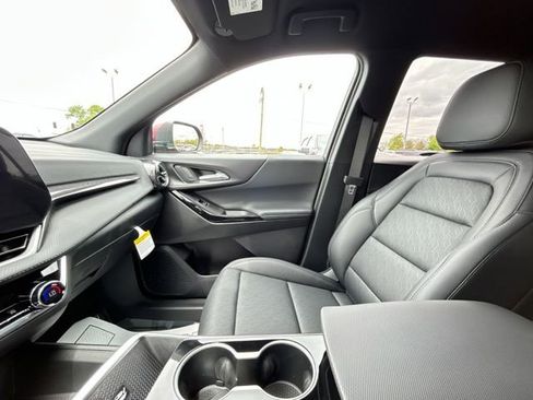 New 2026 Chevrolet Equinox LT w/ Convenience Package II FWD image 45