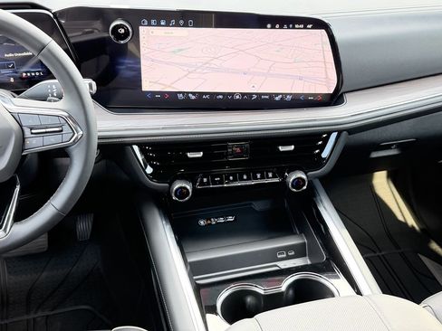 New 2026 Chevrolet Suburban Premier image 15