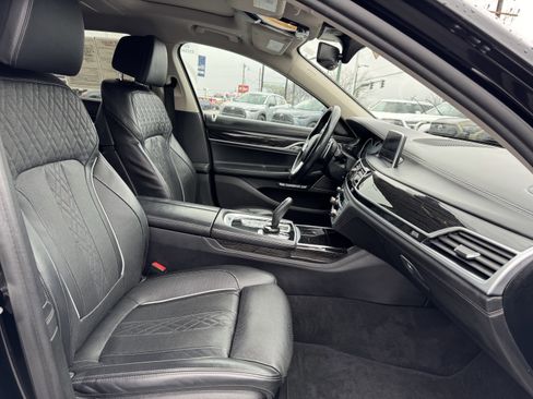 Used 2018 BMW 750i xDrive image 41