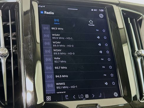 Used 2023 Volvo XC60 B5 Plus w/ Climate Package image 21