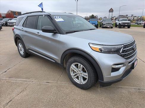 Certified 2023 Ford Explorer XLT w/ Equipment Group 202A image 3