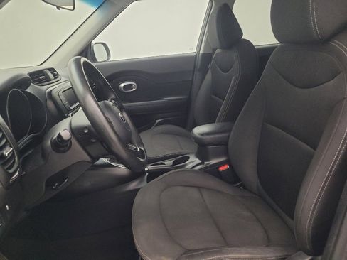 Used 2018 Kia Soul FWD image 17