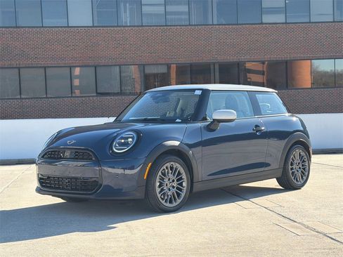 Used 2025 MINI Cooper 2-Door Hardtop image 7