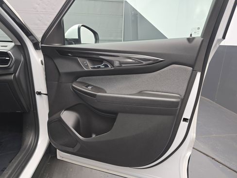 Used 2025 Chevrolet TrailBlazer LT image 37