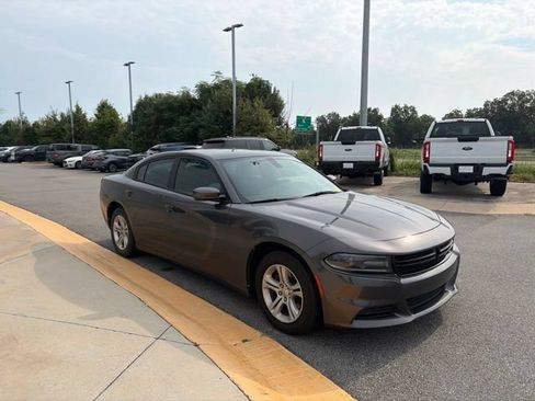 Used 2020 Dodge Charger SXT RWD image 7