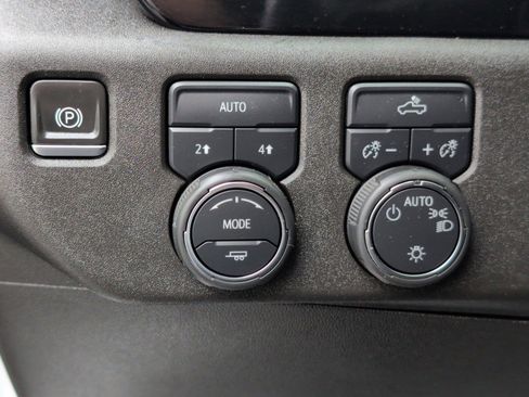 Used 2024 Chevrolet Silverado 1500 LT image 23