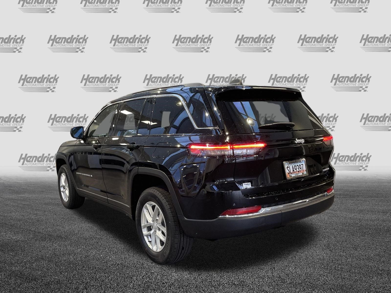 Used 2025 Jeep Grand Cherokee Laredo w/ Luxury Tech Group I RWD image 8